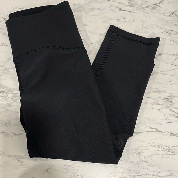 Lululemon Ribbed Contoured High Rise Crop *17" - Picture 7 of 8